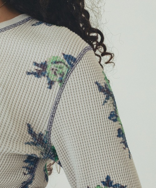 ROSE BUD（ローズバッド）の「(mag.by c)FLOWER PRINT WAFFLE TOP（Tシャツ/カットソー・レディース・オフホワイト/グレー・ONE SIZE）」の11枚目の写真