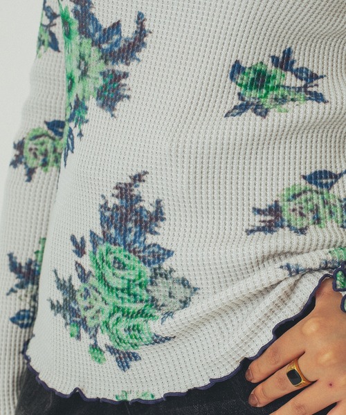ROSE BUD（ローズバッド）の「(mag.by c)FLOWER PRINT WAFFLE TOP（Tシャツ/カットソー・レディース・オフホワイト/グレー・ONE SIZE）」の13枚目の写真