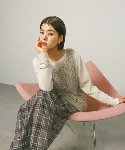 BAYFLOW(ベイフロー)の「シアーベロアプルオーバー(Tシャツ/カットソー・レディース・ブラック/オフホワイト/グレイッシュベージュ・FREE)」の4枚目の写真