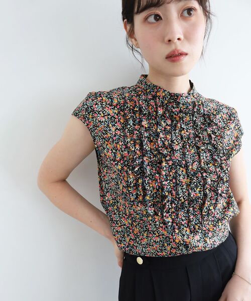 le.coeur blanc（ルクールブラン）の「《手洗い可能》リバティフロントフリルブラウス（シャツ/ブラウス・レディース・ブルー系その他2/レッド系その他2・38）」の10枚目の写真