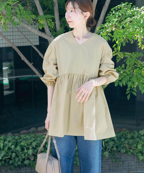 ITEMS URBANRESEARCH(アイテムズ アーバンリサーチ)の「Vネックボリュームスリーブブラウス(シャツ/ブラウス・レディース・ブラック/ホワイト/ベージュ・FREE)」の1枚目の写真