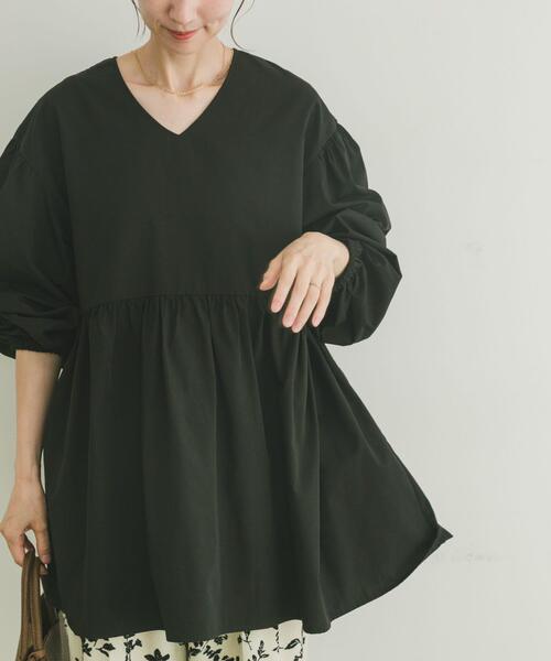 ITEMS URBANRESEARCH(アイテムズ アーバンリサーチ)の「Vネックボリュームスリーブブラウス(シャツ/ブラウス・レディース・ブラック/ホワイト/ベージュ・FREE)」の3枚目の写真