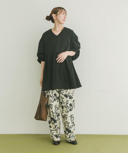ITEMS URBANRESEARCH(アイテムズ アーバンリサーチ)の「Vネックボリュームスリーブブラウス(シャツ/ブラウス・レディース・ブラック/ホワイト/ベージュ・FREE)」の6枚目の写真