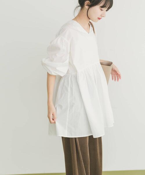 ITEMS URBANRESEARCH(アイテムズ アーバンリサーチ)の「Vネックボリュームスリーブブラウス(シャツ/ブラウス・レディース・ブラック/ホワイト/ベージュ・FREE)」の9枚目の写真