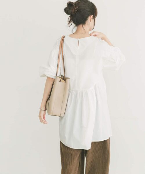 ITEMS URBANRESEARCH(アイテムズ アーバンリサーチ)の「Vネックボリュームスリーブブラウス(シャツ/ブラウス・レディース・ブラック/ホワイト/ベージュ・FREE)」の10枚目の写真