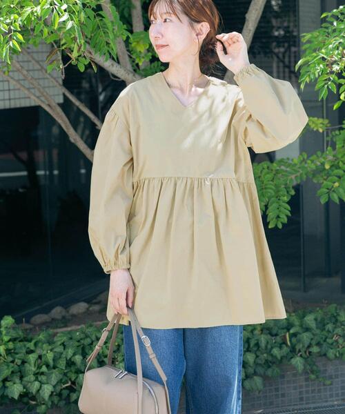 ITEMS URBANRESEARCH(アイテムズ アーバンリサーチ)の「Vネックボリュームスリーブブラウス(シャツ/ブラウス・レディース・ブラック/ホワイト/ベージュ・FREE)」の15枚目の写真