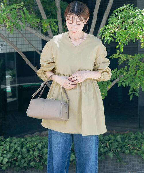 ITEMS URBANRESEARCH(アイテムズ アーバンリサーチ)の「Vネックボリュームスリーブブラウス(シャツ/ブラウス・レディース・ブラック/ホワイト/ベージュ・FREE)」の16枚目の写真
