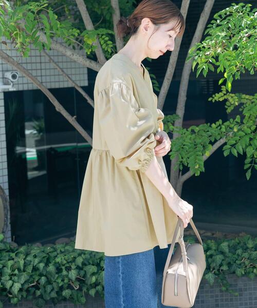 ITEMS URBANRESEARCH(アイテムズ アーバンリサーチ)の「Vネックボリュームスリーブブラウス(シャツ/ブラウス・レディース・ブラック/ホワイト/ベージュ・FREE)」の17枚目の写真