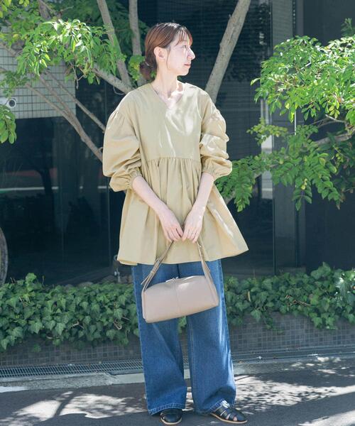 ITEMS URBANRESEARCH(アイテムズ アーバンリサーチ)の「Vネックボリュームスリーブブラウス(シャツ/ブラウス・レディース・ブラック/ホワイト/ベージュ・FREE)」の19枚目の写真