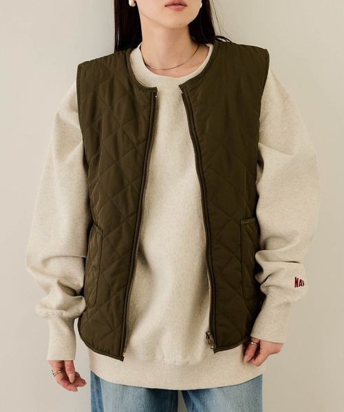 NAVY（ネイビー）の「NAVY ボア×タフタ リバーシブルZIPベスト【保温 撥水】（ベスト・レディース・オリーブ/ベージュ/グレー・FREE）」の3枚目の写真