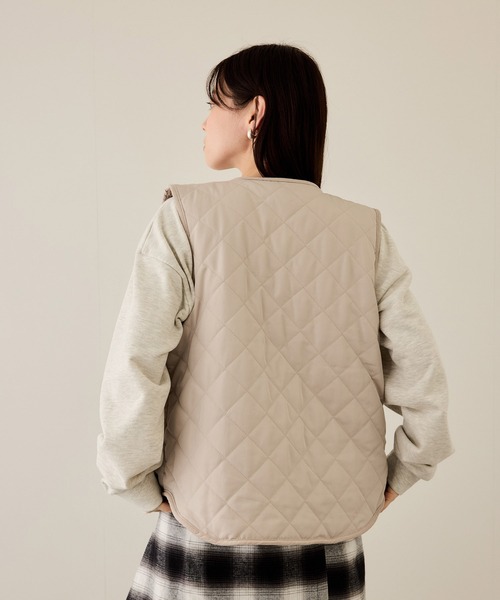 NAVY（ネイビー）の「NAVY ボア×タフタ リバーシブルZIPベスト【保温 撥水】（ベスト・レディース・オリーブ/ベージュ/グレー・FREE）」の21枚目の写真