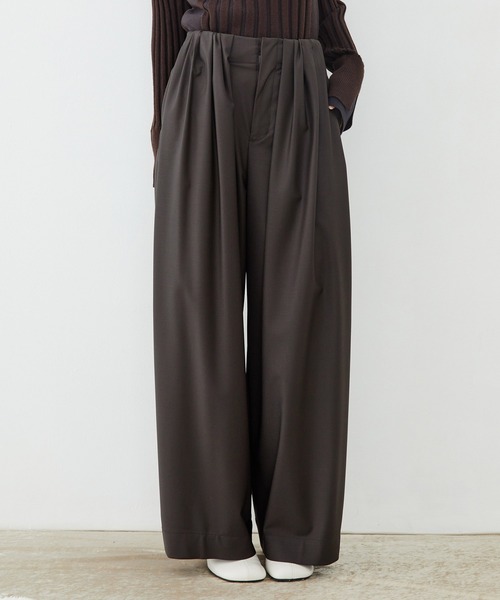 UNITED TOKYO（ユナイテッドトウキョウ）の「Super120s Wool Relax Trousers｜ストレッチ/細見え（スラックス・レディース・ダークブラウン/グレー/ブラック/カーキ・1/2）」の3枚目の写真
