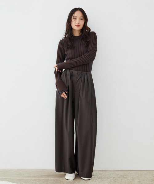 UNITED TOKYO（ユナイテッドトウキョウ）の「Super120s Wool Relax Trousers｜ストレッチ/細見え（スラックス・レディース・ダークブラウン/グレー/ブラック/カーキ・1/2）」の14枚目の写真