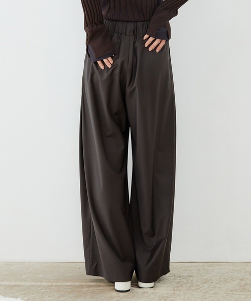 UNITED TOKYO（ユナイテッドトウキョウ）の「Super120s Wool Relax Trousers｜ストレッチ/細見え（スラックス・レディース・ダークブラウン/グレー/ブラック/カーキ・1/2）」の18枚目の写真