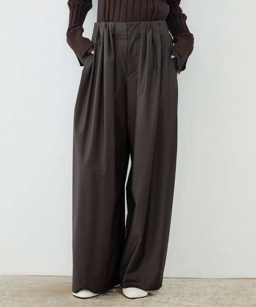UNITED TOKYO（ユナイテッドトウキョウ）の「Super120s Wool Relax Trousers｜ストレッチ/細見え（スラックス・レディース・ダークブラウン/グレー/ブラック/カーキ・1/2）」の17枚目の写真
