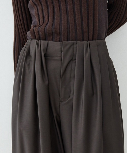 UNITED TOKYO（ユナイテッドトウキョウ）の「Super120s Wool Relax Trousers｜ストレッチ/細見え（スラックス・レディース・ダークブラウン/グレー/ブラック/カーキ・1/2）」の19枚目の写真