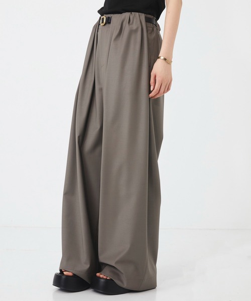 UNITED TOKYO（ユナイテッドトウキョウ）の「Super120s Wool Relax Trousers｜ストレッチ/細見え（スラックス・レディース・ダークブラウン/グレー/ブラック/カーキ・1/2）」の7枚目の写真