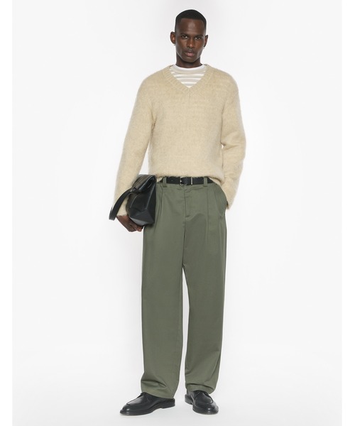 Maison Kitsune(メゾンキツネ)の「RELAXED PLEATED PANTS(その他パンツ・メンズ・モカ/オリーブドラブ・42/44/38/40)」の12枚目の写真