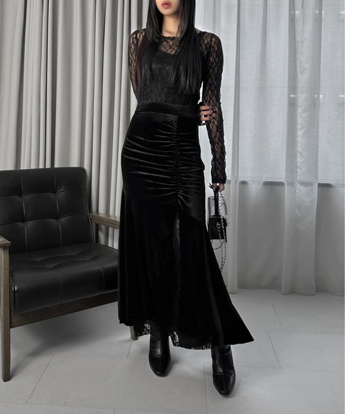 LVEU.（ラブユ.）の「【LVEU.】シャーリングベロアマーメイドスカート / ボトムス スカート ベロア スリット マーメイド スリット シャーリング フレア ブラック（スカート・レディース・ブラック・FREE）」の2枚目の写真