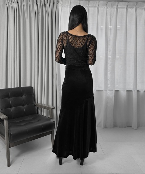 LVEU.（ラブユ.）の「【LVEU.】シャーリングベロアマーメイドスカート / ボトムス スカート ベロア スリット マーメイド スリット シャーリング フレア ブラック（スカート・レディース・ブラック・FREE）」の4枚目の写真