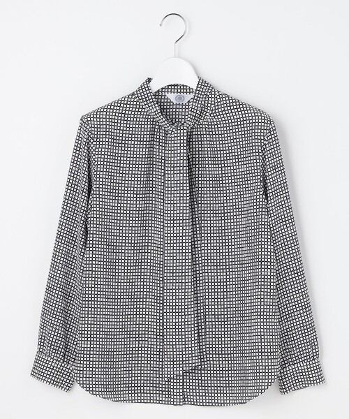 J.PRESS(ジェイプレス)の「ジーナ梨地 幾何プリント ブラウス(シャツ/ブラウス・レディース・ネイビー系3・F)」の9枚目の写真