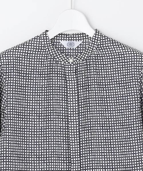 J.PRESS(ジェイプレス)の「ジーナ梨地 幾何プリント ブラウス(シャツ/ブラウス・レディース・ネイビー系3・F)」の17枚目の写真