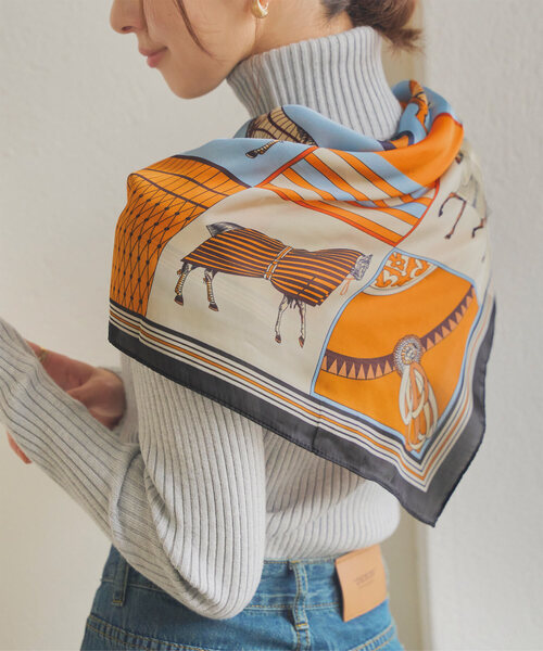 KOBE LETTUCE(コウベレタス)の「70×70サイズ 大判スカーフ(バンダナ/スカーフ・レディース・ホワイト系1/ホワイト系/オレンジ系/ブルー系/ブラック系・FREE)」の2枚目の写真