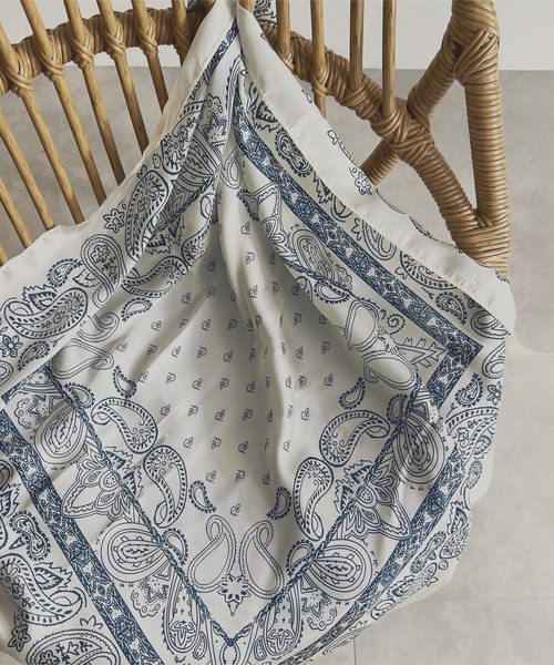 KOBE LETTUCE(コウベレタス)の「70×70サイズ 大判スカーフ(バンダナ/スカーフ・レディース・ホワイト系1/ホワイト系/オレンジ系/ブルー系/ブラック系・FREE)」の6枚目の写真