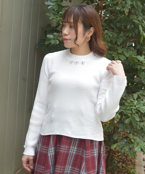 axes femme（アクシーズファム）の「ランダムビジュー装飾ニット（ニット/セーター・レディース・ブラック/ワイン/ラベンダー/ホワイト・FREE）」の2枚目の写真