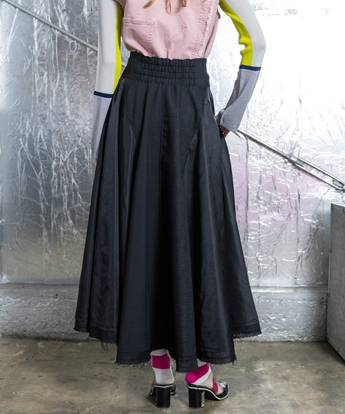 AULA AILA（アウラアイラ）の「【セットアップ着用可】3マテリアルサーキュラーロングスカート（スカート・レディース・ブラック/ベージュ/ネイビー・0/1）」の15枚目の写真