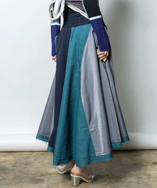 AULA AILA（アウラアイラ）の「【セットアップ着用可】3マテリアルサーキュラーロングスカート（スカート・レディース・ブラック/ベージュ/ネイビー・0/1）」の19枚目の写真