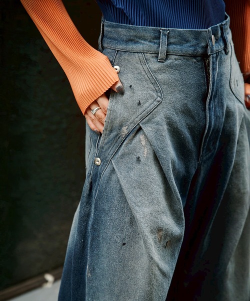 CONZ（コンズ）の「DARK WASH CURVED DENIM（デニムパンツ）」 - WEAR