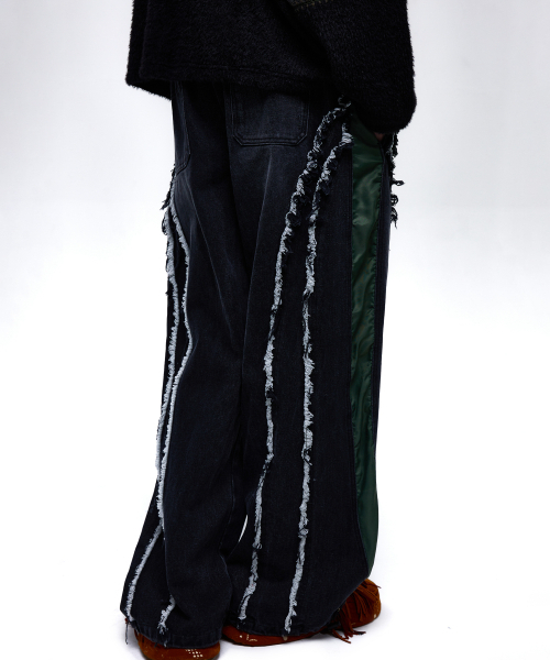 RSSC(アールエスエスシー)の「CURVY INCISION WIDE DENIM PANTS - BLACK(デニムパンツ・メンズ・ブラック・1/2)」の3枚目の写真
