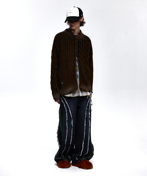 RSSC(アールエスエスシー)の「CURVY INCISION WIDE DENIM PANTS - BLACK(デニムパンツ・メンズ・ブラック・1/2)」の4枚目の写真
