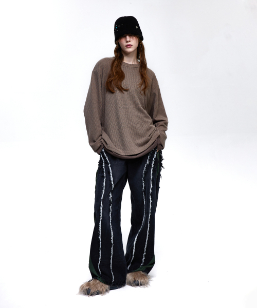 RSSC(アールエスエスシー)の「CURVY INCISION WIDE DENIM PANTS - BLACK(デニムパンツ・メンズ・ブラック・1/2)」の6枚目の写真