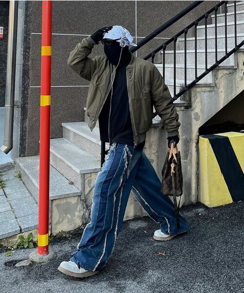 RSSC（アールエスエスシー）の「CURVY INCISION WIDE DENIM PANTS - BLACK（デニムパンツ・レディース・ブラック・1/2）」の5枚目の写真