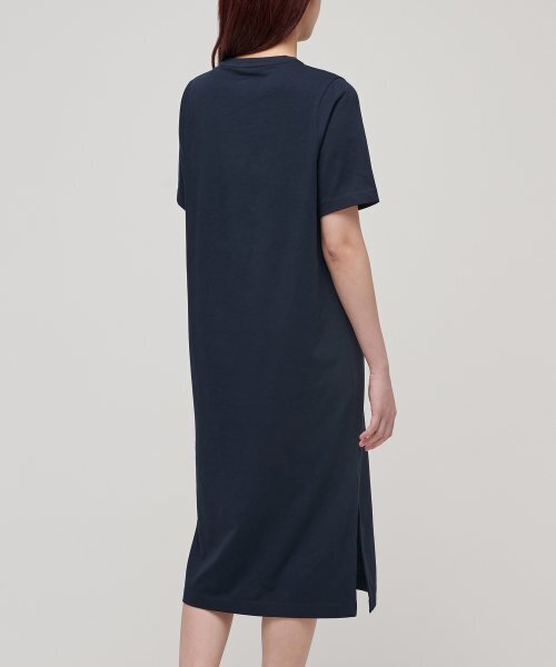 MUSINSA STANDARD WOMAN（ムシンサスタンダードウーマン）の「ウィメンズクルーネックロングTシャツドレス[ネイビー]（ワンピース・レディース・その他・SMALL/MEDIUM/LARGE/X-SMALL）」の2枚目の写真