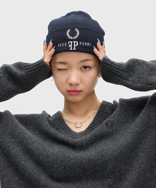 FRED PERRY（フレッドペリー）の「【ZOZO限定】Monogram Beanie／ブランドロゴモノグラムビーニー（ニットキャップ/ビーニー・メンズ・ネイビー・ONE SIZE）」の5枚目の写真