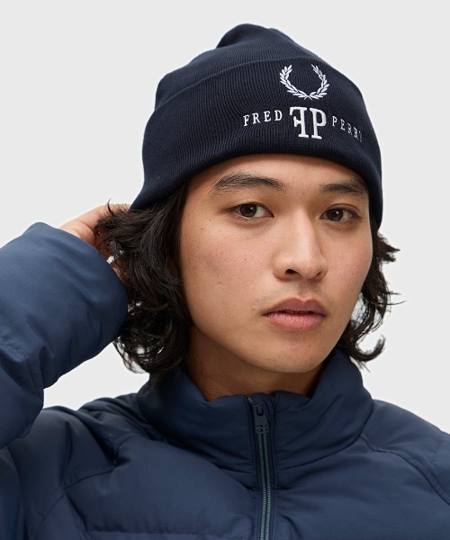 FRED PERRY（フレッドペリー）の「【ZOZO限定】Monogram Beanie／ブランドロゴモノグラムビーニー（ニットキャップ/ビーニー・メンズ・ネイビー・ONE SIZE）」の9枚目の写真