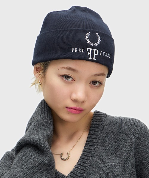 FRED PERRY（フレッドペリー）の「【ZOZO限定】Monogram Beanie／ブランドロゴモノグラムビーニー（ニットキャップ/ビーニー・メンズ・ネイビー・ONE SIZE）」の7枚目の写真
