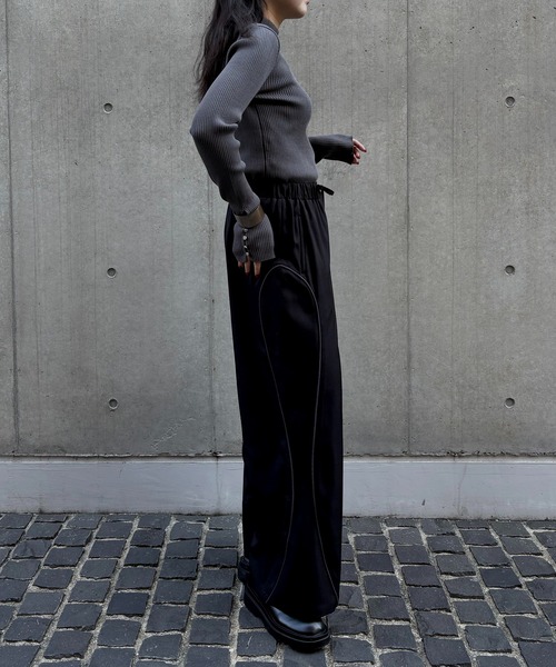 &g'aime(アンジェム)の「【&g'aime 】ベーシックリブタートルニット Basic Rib Turtleneck Knit(ニット/セーター・レディース・ブラック/ホワイト/チャコールグレー/ブルー・FREE)」の13枚目の写真