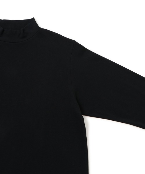 ADAM ET ROPE'（アダムエロペ）の「ダンボールポンチモックネック（Tシャツ/カットソー・メンズ・ホワイト/ブラック・M/LL/L）」の5枚目の写真