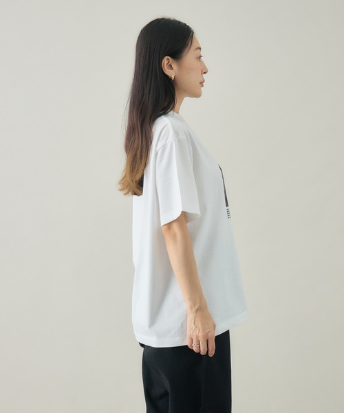 kuros'(クロス)の「【kuros'オリジナル】CROWD GRAPHIC TEE ユニセックス 綿100%(Tシャツ/カットソー・メンズ・ホワイト/ブラック・MEDIUM/LARGE)」の13枚目の写真