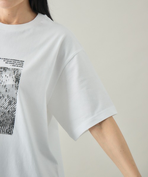 kuros'(クロス)の「【kuros'オリジナル】CROWD GRAPHIC TEE ユニセックス 綿100%(Tシャツ/カットソー・メンズ・ホワイト/ブラック・MEDIUM/LARGE)」の17枚目の写真