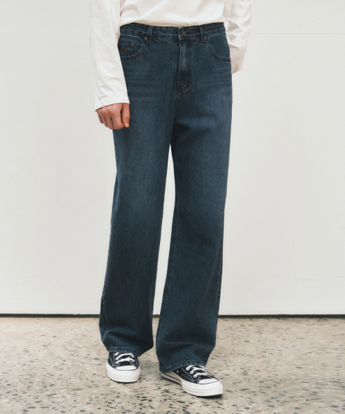 WEDNESDAY OASIS（ウェンズデーオアシス）の「テーラードフェイドウォッシングデニムパンツ_MEDIUM BLUE(W25-PT23)（デニムパンツ・メンズ・ブルー・MEDIUM/LARGE）」の2枚目の写真