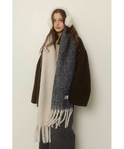 ALEXIA STAM(アリシアスタン)の「Logo Scarf /ASロゴマフラー(マフラー・レディース・レッド/グレー/ブラック・FREE)」の4枚目の写真