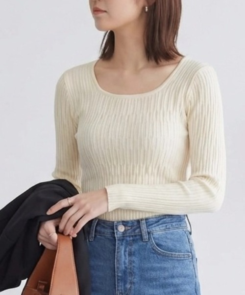 cammie(キャミー)の「Uネックシンプルトップス(Tシャツ/カットソー・レディース・ネイビー/アイボリー/ブラック・F)」の2枚目の写真