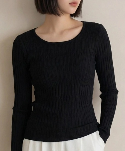 cammie(キャミー)の「Uネックシンプルトップス(Tシャツ/カットソー・レディース・ネイビー/アイボリー/ブラック・F)」の1枚目の写真