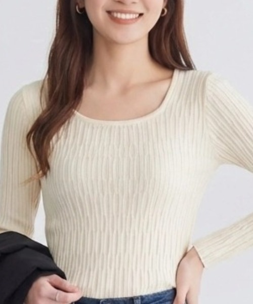cammie(キャミー)の「Uネックシンプルトップス(Tシャツ/カットソー・レディース・ネイビー/アイボリー/ブラック・F)」の4枚目の写真