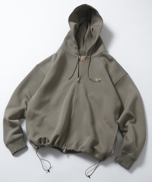 FREAK'S STORE（フリークスストア）の「ビッグシルエット スピンドル ダンボール ワンポイントロゴ スウェット ジップアップ パーカー（パーカー・メンズ・ワインレッド/ブラウン/ブラック/チャコールグレー/ライトグレー/オリーブ/ベージュ・MEDIUM/SMALL/LARGE）」の6枚目の写真